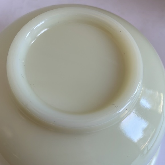 Vintage Milk Glass Mixing Bowl Custard Yellow - Picture 4 of 6